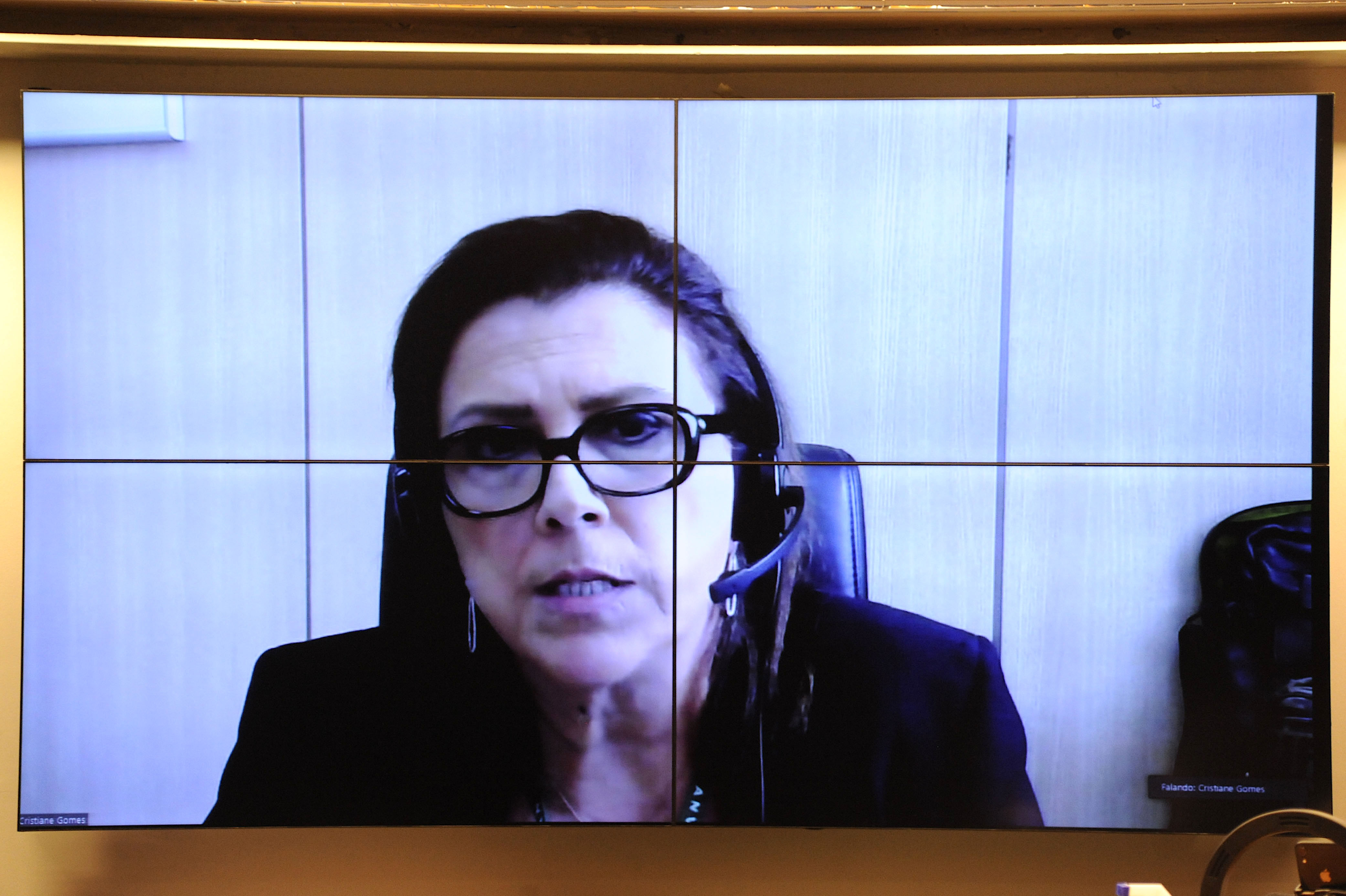 Diretora da Anvisa: “Fico assustada, como as coisas acontecem lá dentro”