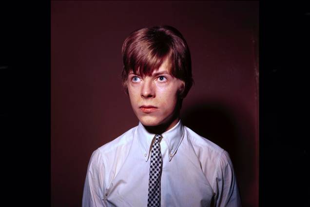 Cantor e músico inglês David Bowie no início de carreira, Londres 1965. Cantor e músico inglês David Bowie no início de carreira, Londres 1965.