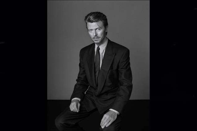 Cantor e músico inglês David Bowie em 1989. Cantor e músico inglês David Bowie em 1989.