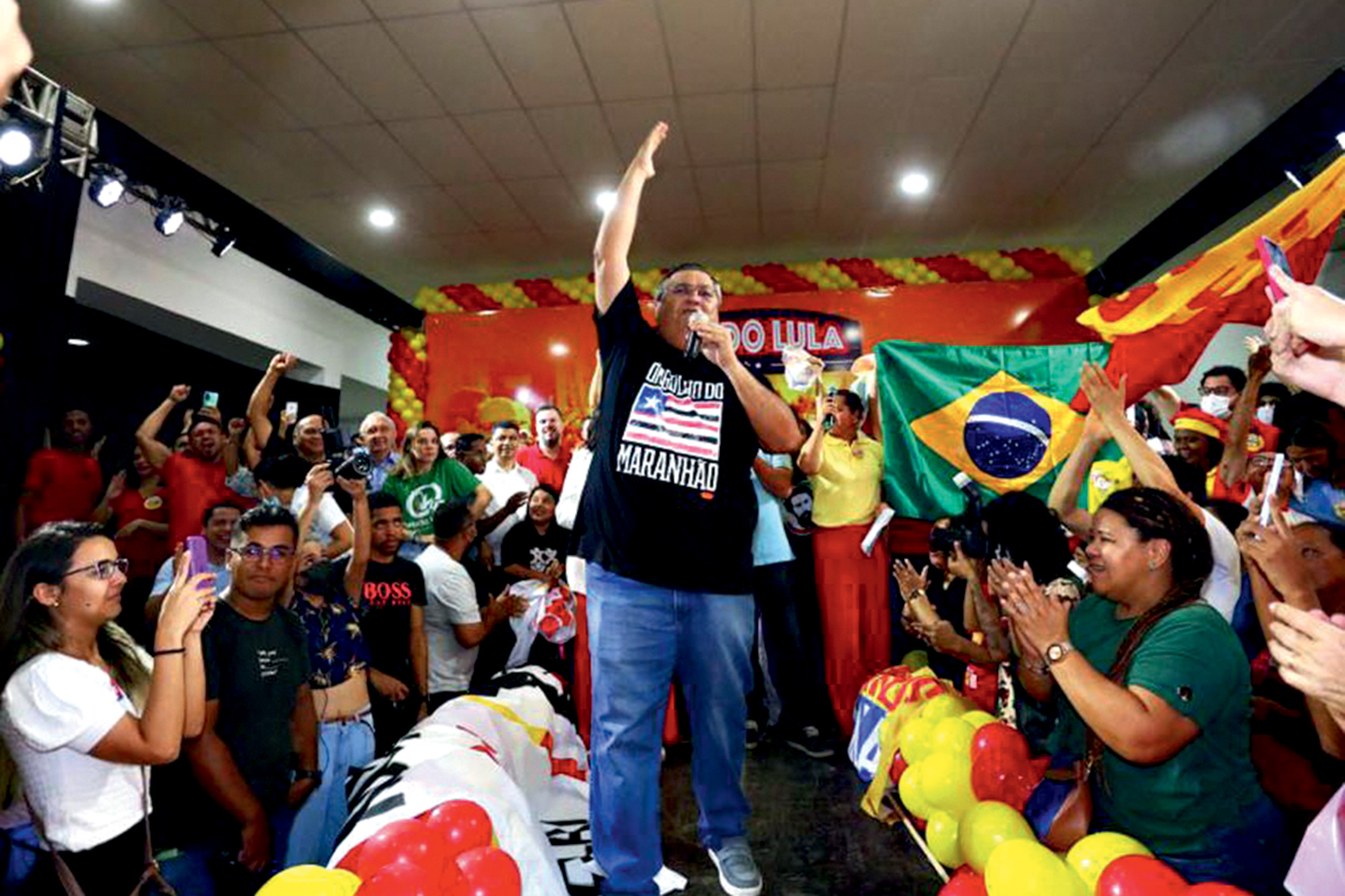 MUDAN&Ccedil;A - Dino: o ex-governador se aproximou de antigos rivais no estado -