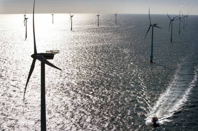 Parque eólico Horns Reef na Dinamarca, país líder mundial na produção e consumo de energia eólica. Parque eólico Horns Reef na Dinamarca, país líder mundial na produção e consumo de energia eólica.