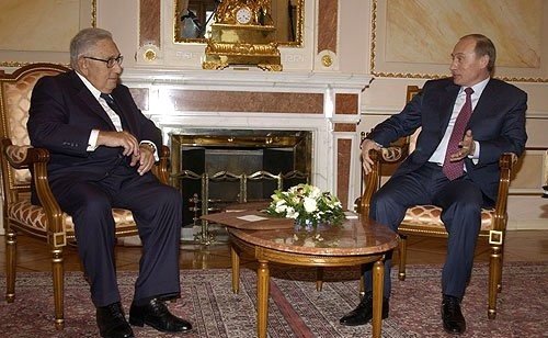 Henry Kissinger diz que negociações de paz precisam ser retomadas para garantir futuro da Europa, mas autoridades ucranianas descartam qualquer possibilidade de ceder território - 24/05/2022