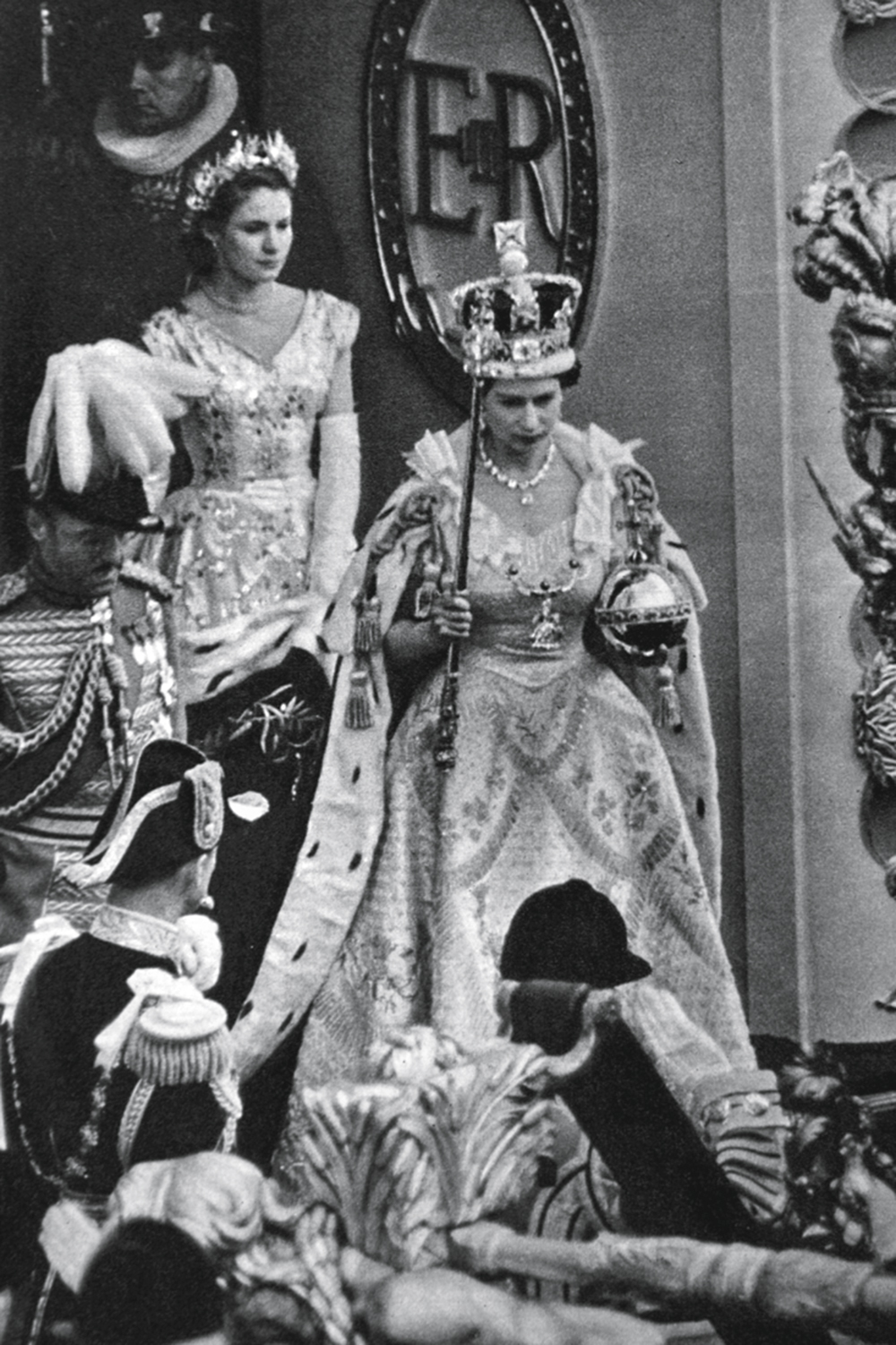 GettyImages-1141992768.jpg POMPA - Coroação em 1953: ela já era rainha havia mais de um ano -