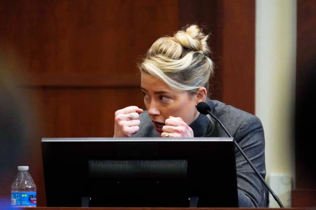 A Atriz Amber Heard no Tribunal do Condado de Fairfax em Fairfax, Virgínia, 16 de maio de 2022. A Atriz Amber Heard no Tribunal do Condado de Fairfax em Fairfax, Virgínia, 16 de maio de 2022.