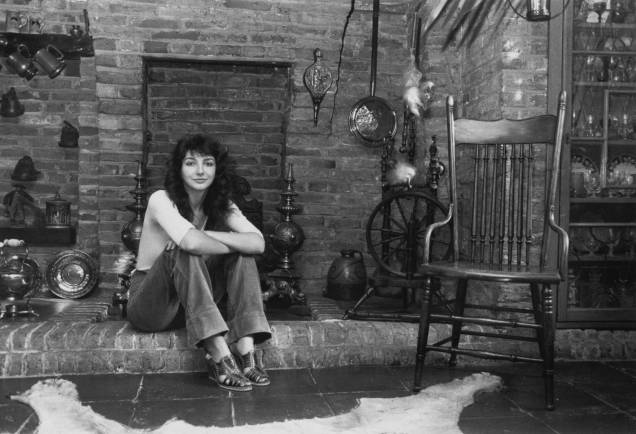 Cantora e compositora inglesa Kate Bush, em 1985. Cantora e compositora inglesa Kate Bush, em 1985.
