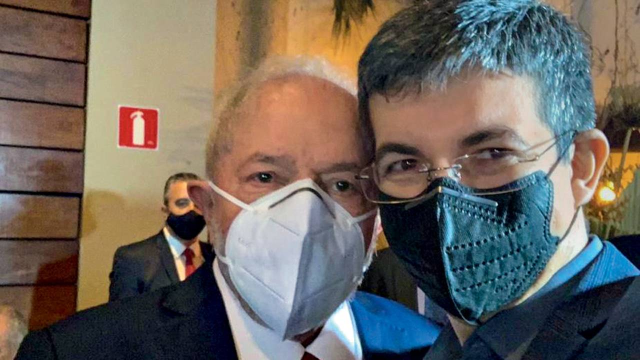 ALIANÇA - Lula e Randolfe: o senador, no coração da campanha, é alvo de maledicências -