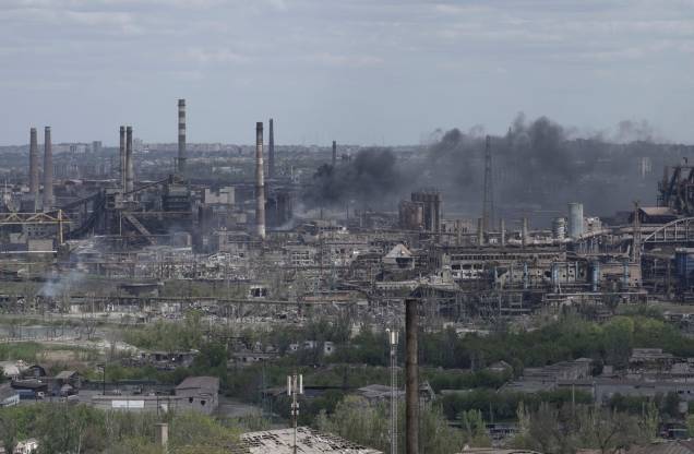 Destruição total da usina siderúrgica Azovstal na cidade de Mariupol em 10 de maio de 2022, em meio à ação militar russa em andamento na Ucrânia. Destruição total da usina siderúrgica Azovstal na cidade de Mariupol em 10 de maio de 2022, em meio à ação militar russa em andamento na Ucrânia.