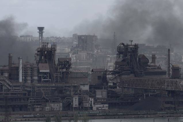 Destruição total, devido aos intensos ataques `a usina siderúrgica Azovstal na cidade de Mariupol em 10 de maio de 2022, em meio à ação militar russa em andamento na Ucrânia. Destruição total, devido aos intensos ataques `a usina siderúrgica Azovstal na cidade de Mariupol em 10 de maio de 2022, em meio à ação militar russa em andamento na Ucrânia.