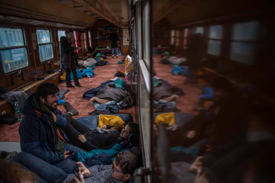 Estação ferroviária de Mostyska, com refugiados ucranianos que se abrigam da guerra em seu país.