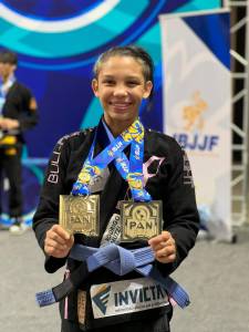 Campeã de jiu-jitsu nos EUA, Ingrid Guedes não tem apoio no Brasil