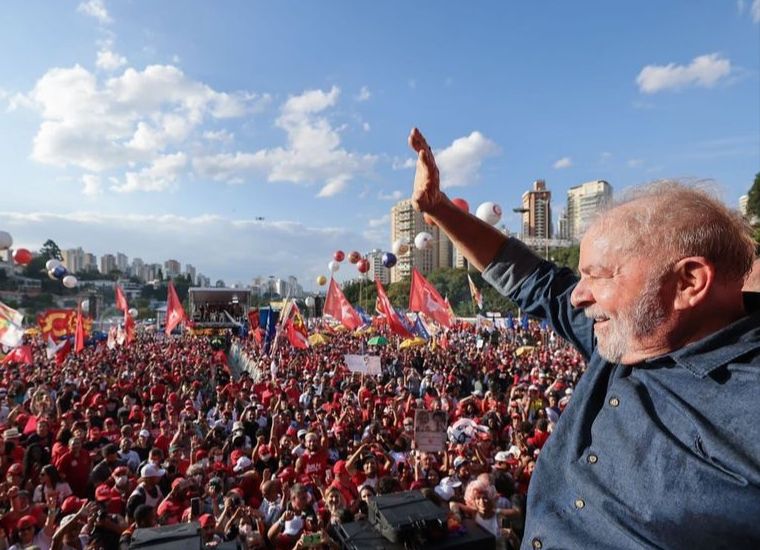 Lula passa recibo e entrega munição de mão beijada ao bolsonarismo