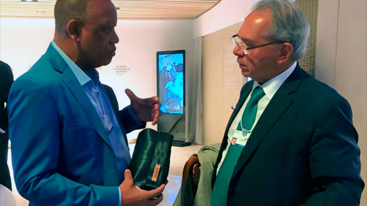 Athayde explica ao ministro o que é empreender na quebrada