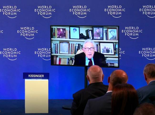 kissinger 02 .