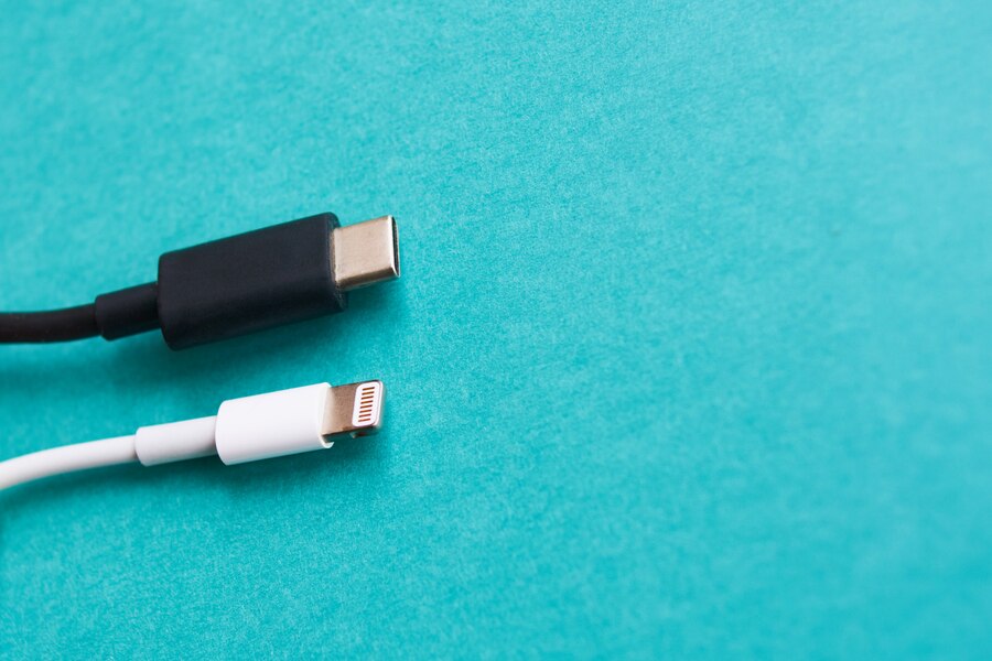 Para atender regulação, Apple deve lançar novo iPhone com entrada USB-C