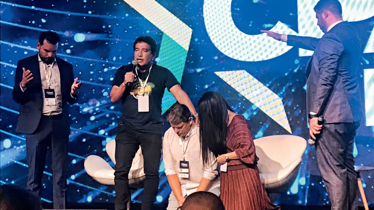 MANTRA - Evento em Brasília: culto religioso, suspeitas sobre as urnas eletrônicas e ataques à esquerda e ao STF -