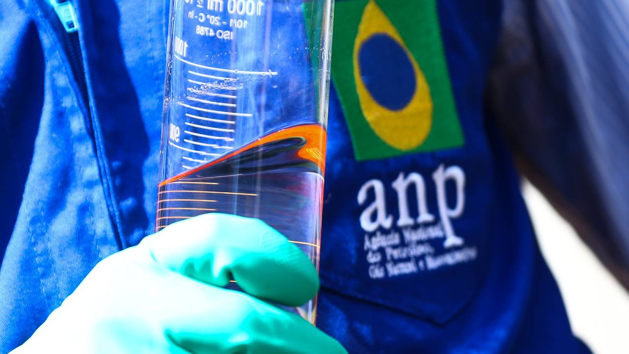 Força-tarefa integrada pela Agência Nacional do Petróleo, Gás Natural e Biocombustíveis (ANP), Procon e Inmetro fiscaliza postos revendedores de combustíveis em Brasília