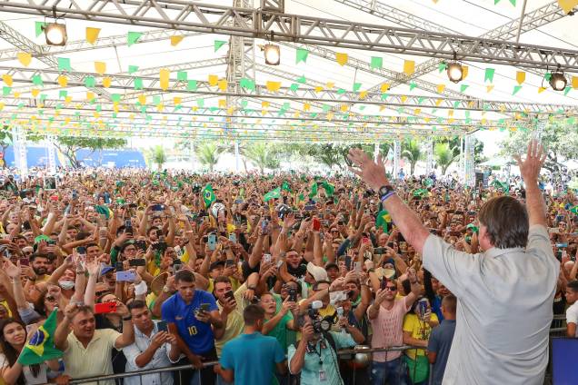 Presidente Jair Bolsonaro na cidade de Natal-RN, participa da cerimônia do Programa Internet Brasil e à entrega de títulos fundiários, em 17/06/2022. Presidente Jair Bolsonaro na cidade de Natal-RN, participa da cerimônia do Programa Internet Brasil e à entrega de títulos fundiários, em 17/06/2022.