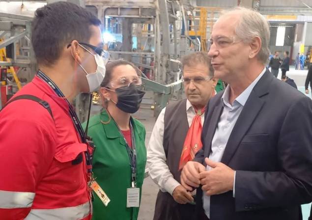 Ciro Gomes pré candidato `a presidência pelo PDT em campanha, visita a empresa Marcopolo, em Caxias do Sul, em 09/06/2022. Ciro Gomes pré candidato `a presidência pelo PDT em campanha, visita a empresa Marcopolo, em Caxias do Sul, em 09/06/2022.