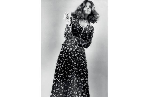 A escritora, jornalista, modelo e atriz Danuza Leão, em ensaio fotográfico de moda, anos 70. A escritora, jornalista, modelo e atriz Danuza Leão, em ensaio fotográfico de moda, anos 70.