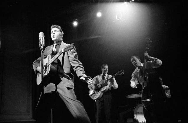 Show de Elvis Presley, Scotty Moore, Bill Black e DJ Fontana no "Stage Show, EUA. 17/03/1956. Show de Elvis Presley, Scotty Moore, Bill Black e DJ Fontana no "Stage Show, EUA. 17/03/1956.