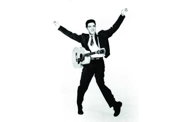 Elvis Presley, se apresentando em um programa de TV americana, em 1953. Elvis Presley, se apresentando em um programa de TV americana, em 1953.