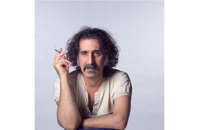Músico e cantor americano Frank Zappa, 1990. Músico e cantor americano Frank Zappa, 1990.