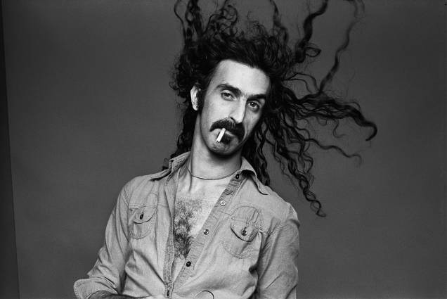 Músico e vocalista americano Frank Zappa, anos 80. Músico e vocalista americano Frank Zappa, anos 80.