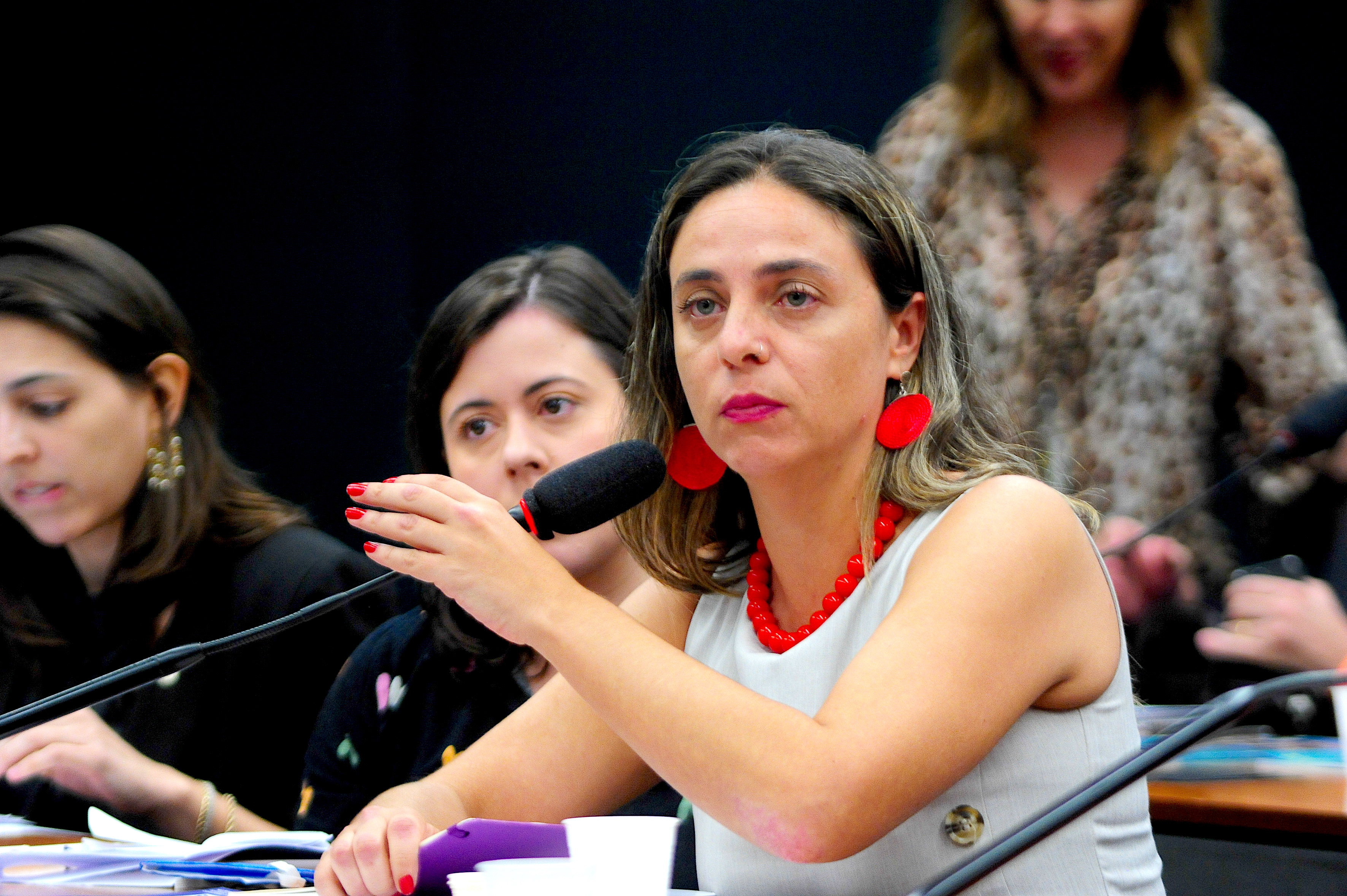 Alvo de violência política de gênero, Fernanda Melchionna aciona PGR contra bolsonarista