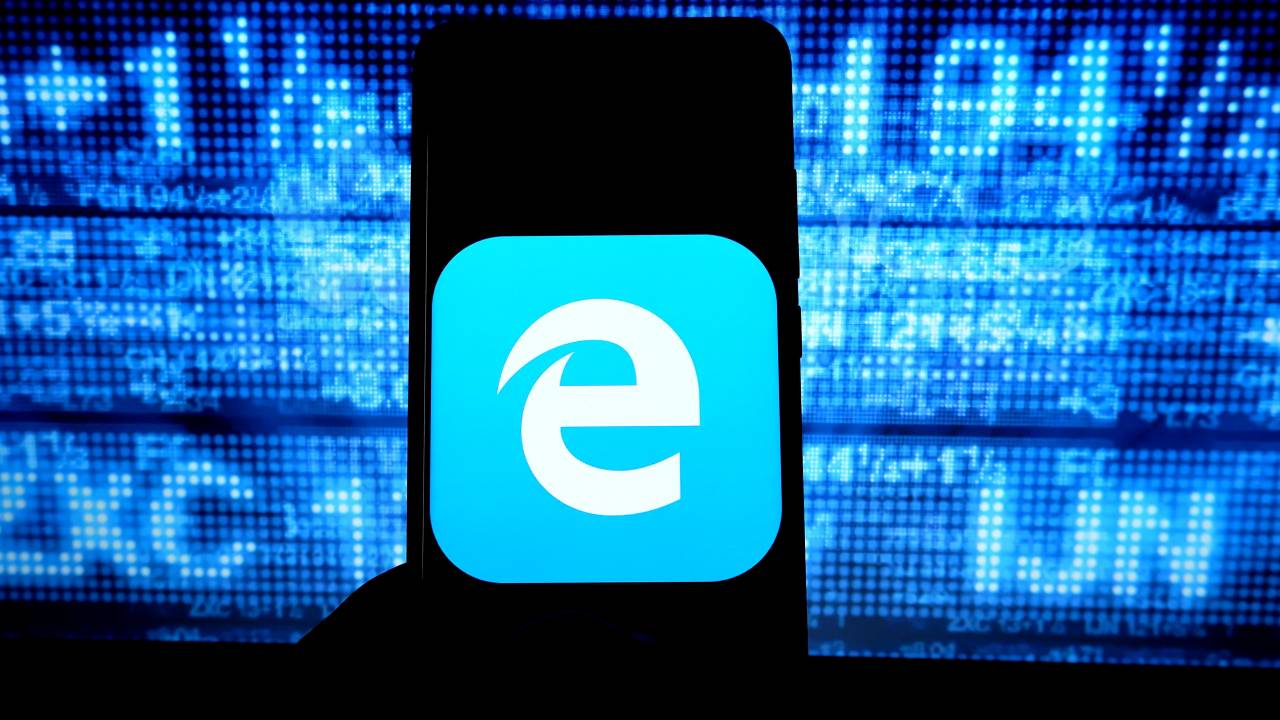 logotipo do Microsoft Internet explorer visto exibido em um smartphone