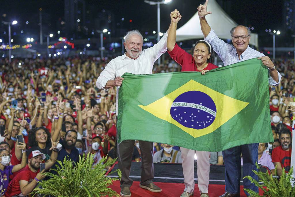 LULA-FATIMA-BEZERRA-ALCKMIN-NATAL-RN.jpg AJUSTES - Ao lado de Lula e Fátima Bezerra: faltam acordos em vários estados -