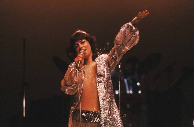 Cantora Nara Leão, durante show em São Paulo, anos 70. Cantora Nara Leão, durante show em São Paulo, anos 70.