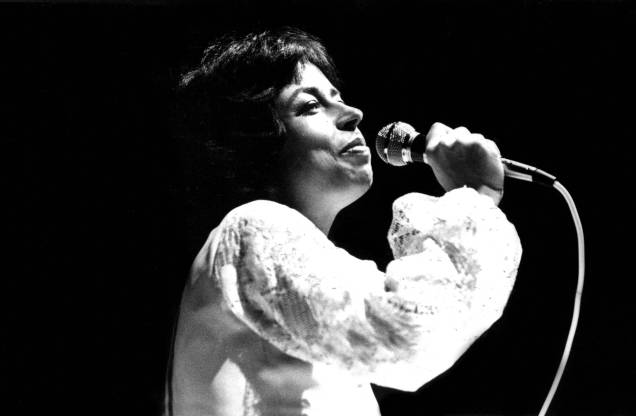 Cantora Nara Leão se apresentando no Canecão, Rio de Janeiro, 1981. Cantora Nara Leão se apresentando no Canecão, Rio de Janeiro, 1981.
