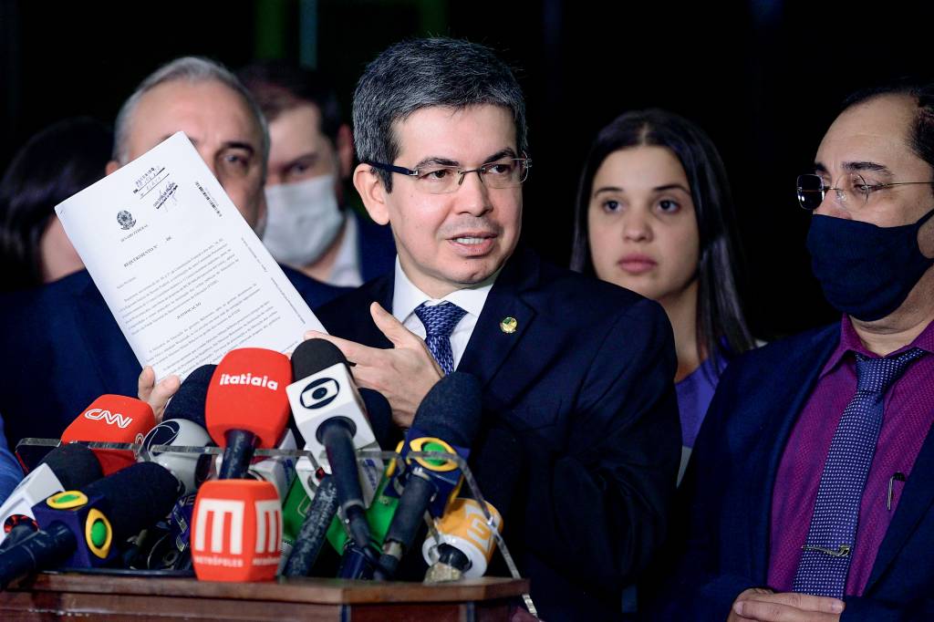 Entrevista Coletiva – CPI do Ministério da Educação SEM PERDÃO - Randolfe: o pedido de criação da comissão foi protocolado -