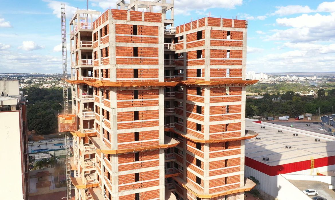 Alta na Selic deixa financiamento da casa própria mais caro e dívida maior