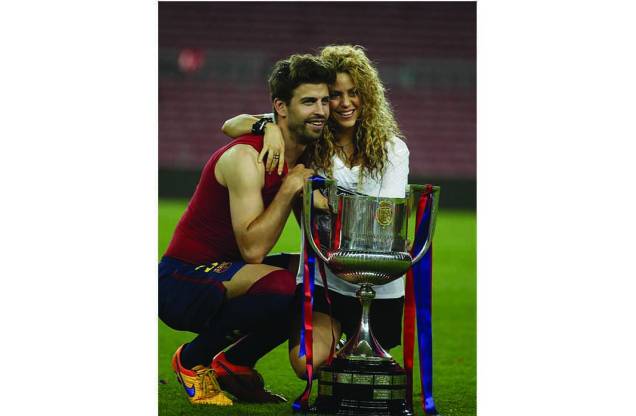 O defensor do Barcelona Gerard Piqué e a cantora colombiana Shakira, na final da Copa do Rei de futebol contra Athletic de Bilbao disputada no Camp Nou, em Barcelona, em 30/05/2015. O defensor do Barcelona Gerard Piqué e a cantora colombiana Shakira, na final da Copa do Rei de futebol contra Athletic de Bilbao disputada no Camp Nou, em Barcelona, em 30/05/2015.