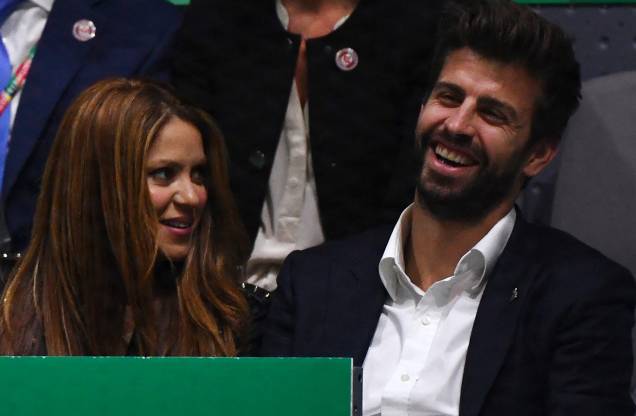 O jogador de futebol espanhol Gerard Piqué e a cantora colombiana Shakira assistem ao jogo de Tênis entre Rafael Nadal, da Espanha, e Diego Schwartzman, da Argentina, durante a partida de simples masculino das quartas de final no US Open de 2019, no Billie Jean King National Tennis Center em Nova York. O jogador de futebol espanhol Gerard Piqué e a cantora colombiana Shakira assistem ao jogo de Tênis entre Rafael Nadal, da Espanha, e Diego Schwartzman, da Argentina, durante a partida de simples masculino das quartas de final no US Open de 2019, no Billie Jean King National Tennis Center em Nova York.