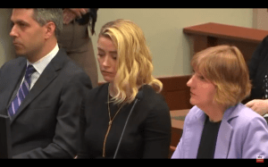 Sem título1 Amber Heard em julgamento nesta quarta-feira, 1