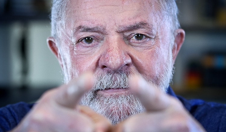 Todos trabalham por Lula