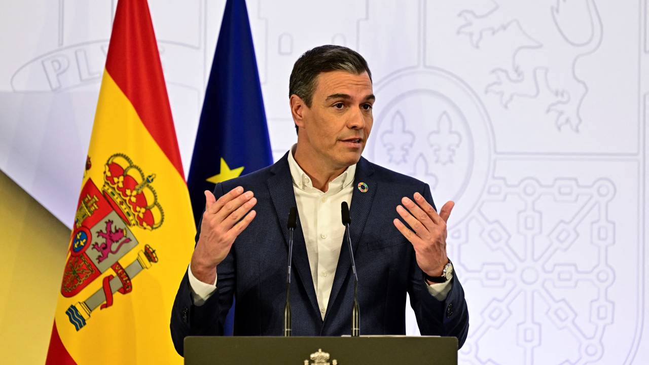 Spain's Prime Minister Pedro Sanchez addresses a press conference to present his government's results since the beginning of the year, at La Moncloa Palace in Madrid, on July 29, 2022. (Photo by JAVIER SORIANO / AFP)