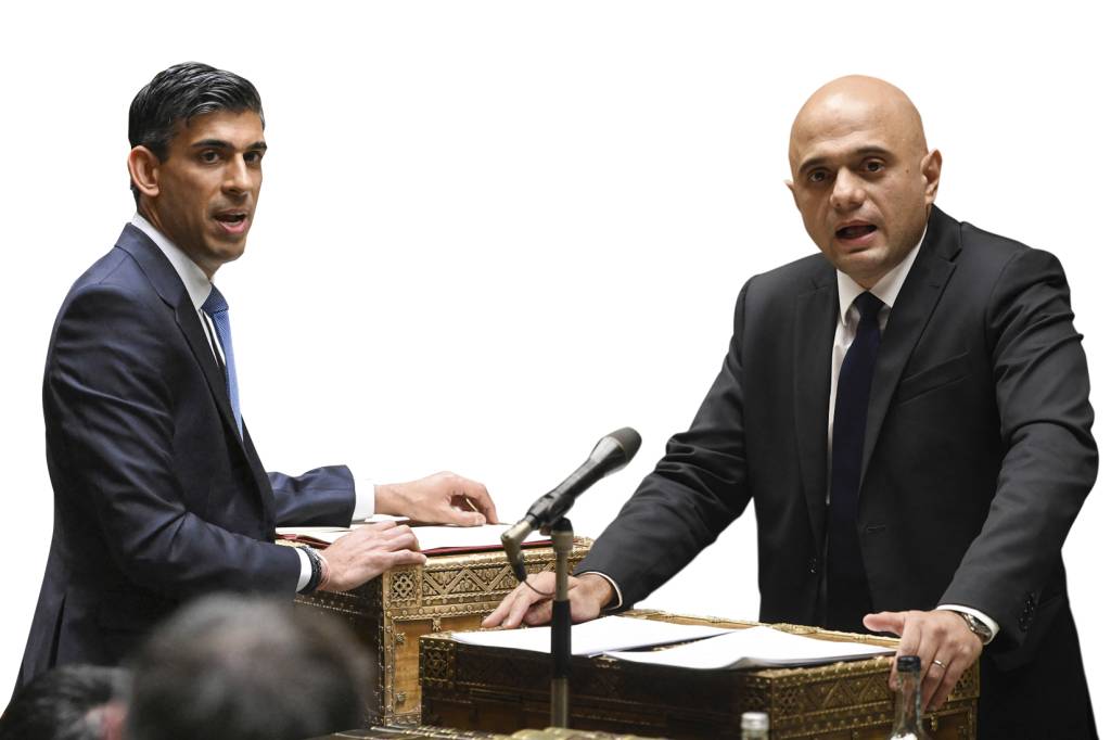 000_9TM29X.jpg BASTA - Sunak (à esq.) e Javid: a saída dos ministros poderosos precipitou a queda do governo -