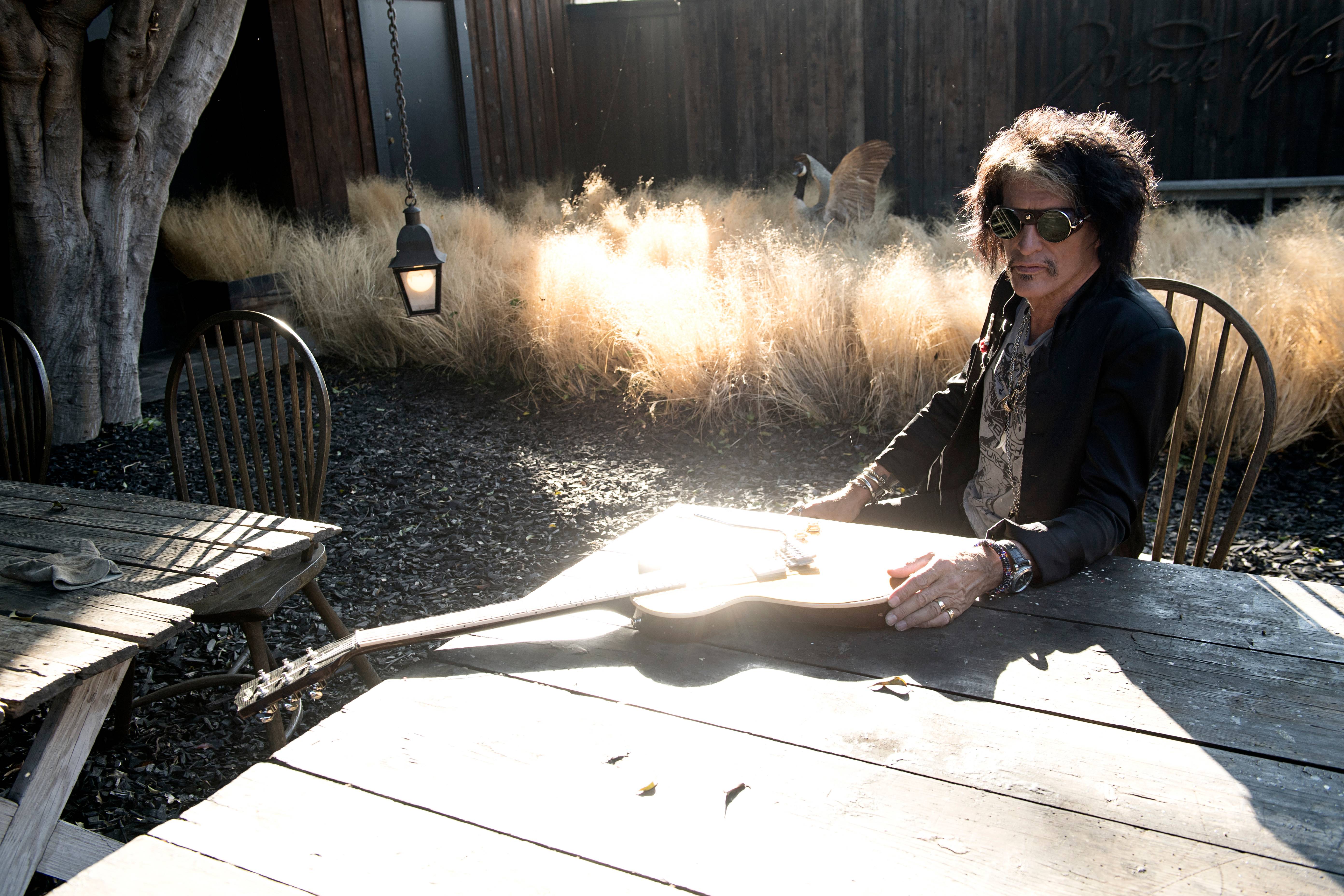 “Nunca pensei que estaria tocando até hoje”, diz Joe Perry, do Aerosmith