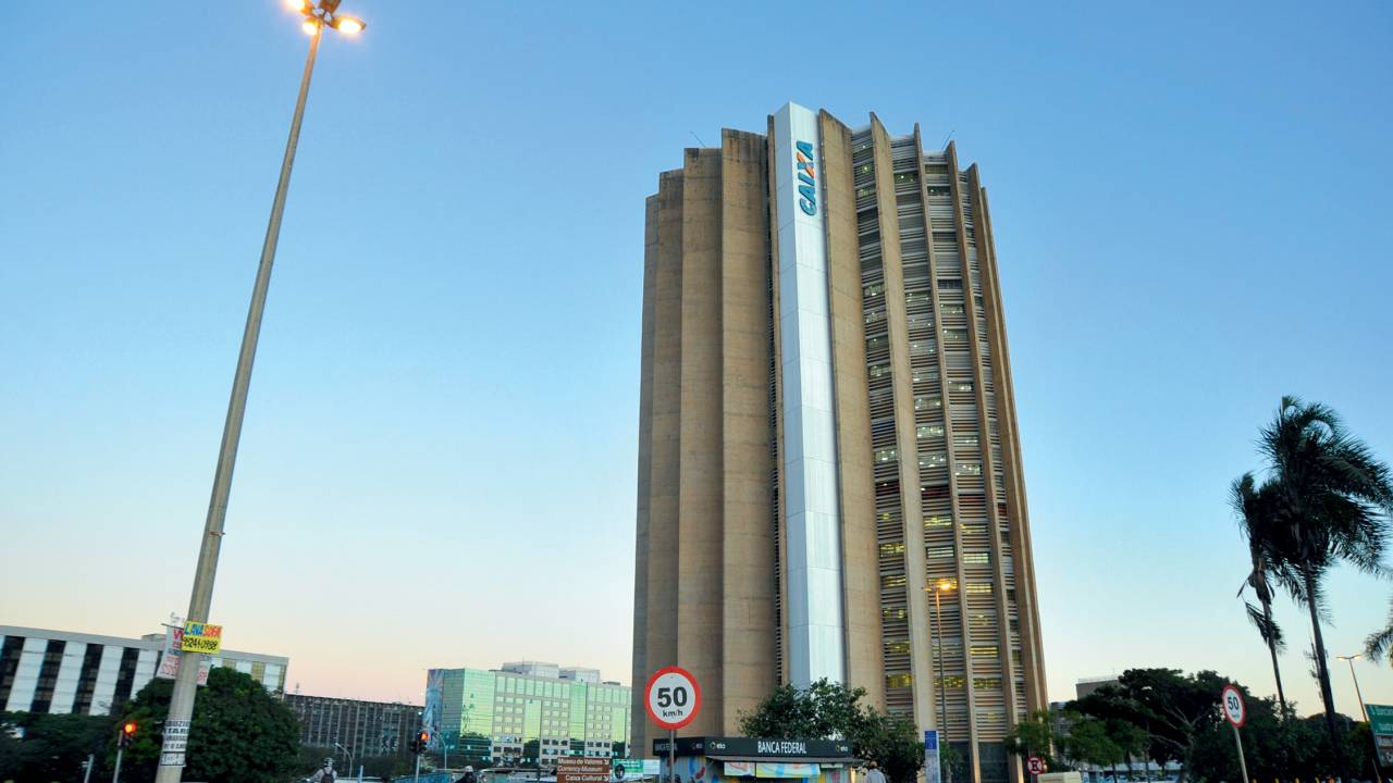 DIAS DUROS - Sede da Caixa, em Brasília: cenário de tragédias recentes -