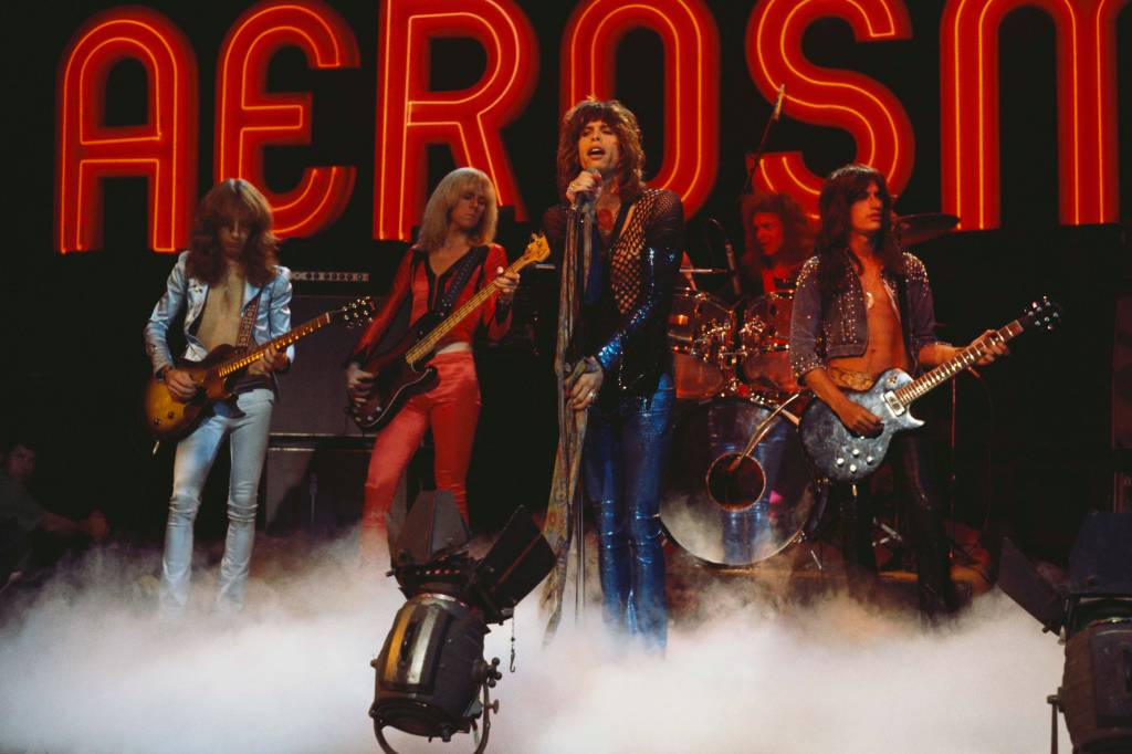 A banda americana Aerosmith durante apresenta&ccedil;&atilde;o no programa da TV NBC, em Los Angeles, Calif&oacute;rnia, 24/11/1978. Os integrantes Brad Whitford, Tom Hamilton, Steven Tyler, Joey Kramer e Joe Perry.