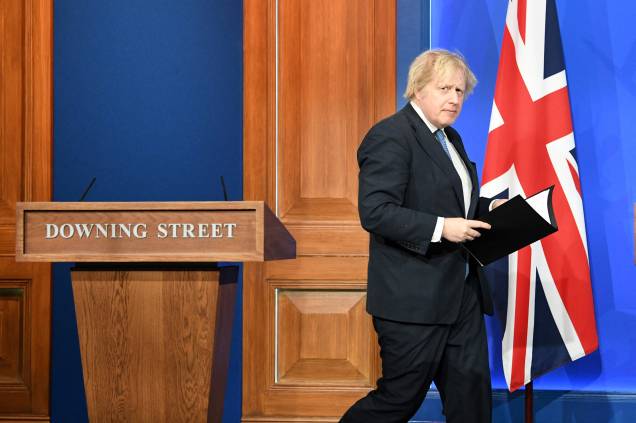 O primeiro-ministro Boris Johnson, encerra seu pronunciamento sobre coronavirus Covid-19, na 10 Downing Street, em 05/04/2021. O primeiro-ministro Boris Johnson, encerra seu pronunciamento sobre coronavirus Covid-19, na 10 Downing Street, em 05/04/2021.
