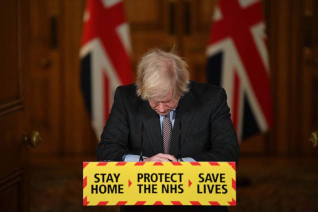 O primeiro-ministro da Grã-Bretanha, Boris Johnson, participa de uma entrevista coletiva virtual sobre a pandemia de Covid-19, dentro da 10 Downing Street, no centro de Londres, em 26/01/2021. O primeiro-ministro da Grã-Bretanha, Boris Johnson, participa de uma entrevista coletiva virtual sobre a pandemia de Covid-19, dentro da 10 Downing Street, no centro de Londres, em 26/01/2021.