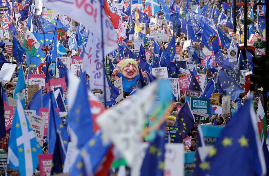 Protestos Anti-Brexit pedindo outro referendo sobre a adesão do Reino Unido à UE, em Londres, sábado, 19/10/ 2019.