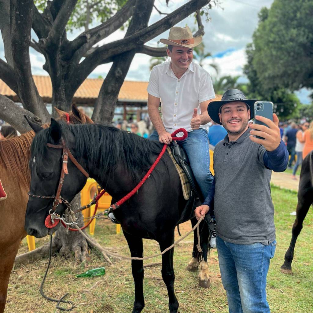https://www.instagram.com/p/Cf1okzOOx0e/ CAVALO SELADO - Capitão Wagner: o líder nas pesquisas festeja racha governista -