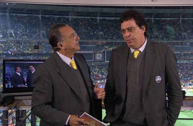 Galvão Bueno e Casagrande, durante comentários de futebol na TV Globo, 2020. Galvão Bueno e Casagrande, durante comentários de futebol na TV Globo, 2020.