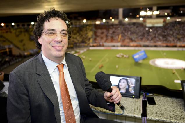 Walter Casagrande Jr. , ex-jogador de futebol e comentarista esportivo da Rede Globo, no estádio do Pacaembú, 2013. Walter Casagrande Jr. , ex-jogador de futebol e comentarista esportivo da Rede Globo, no estádio do Pacaembú, 2013.