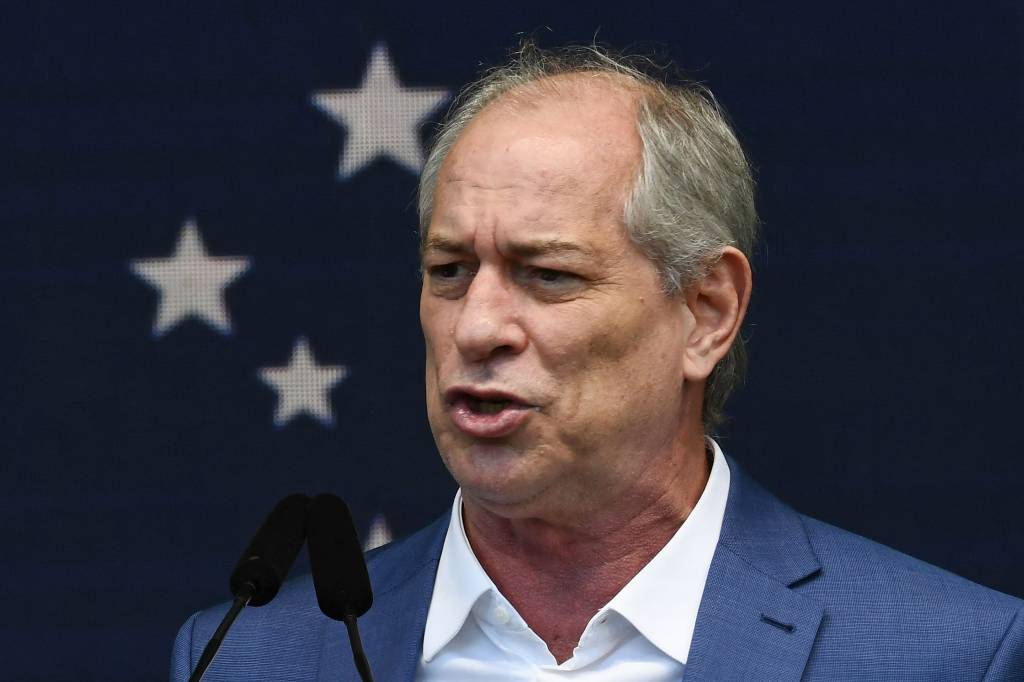 Ciro Gomes: “Doze comandantes são legalistas e protegeram a Constituição”